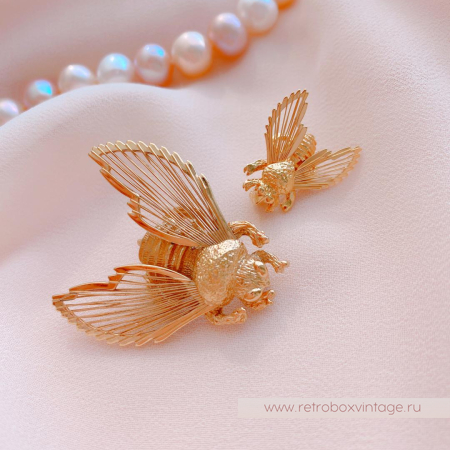 MONET Пара брошей «Воздушные пчелы»