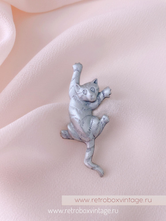 JJ / JONET JEWELRY Брошь-пин «Озорной котик: серебро»
