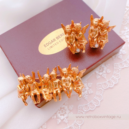 Брошь продаётся отдельно - 