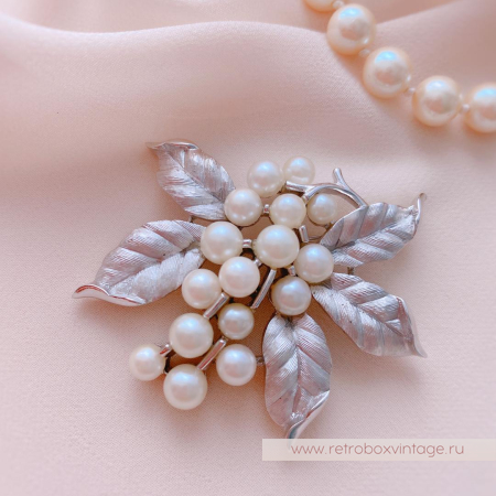 TRIFARI Брошь «Снежныя ягоды»