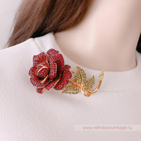 JOAN RIVERS Брошь «Красная роза — королева цветов»