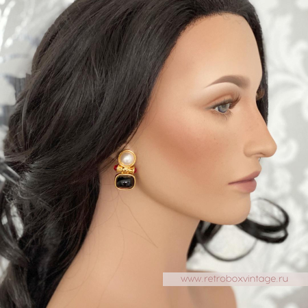 JOAN RIVERS Клипсы «В стиле Шанель: черно-белые»