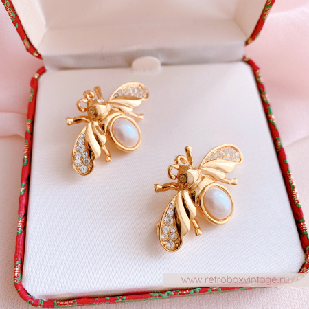NAPIER Дуэт брошей "Жемчужные пчелки" в парчовом футляре