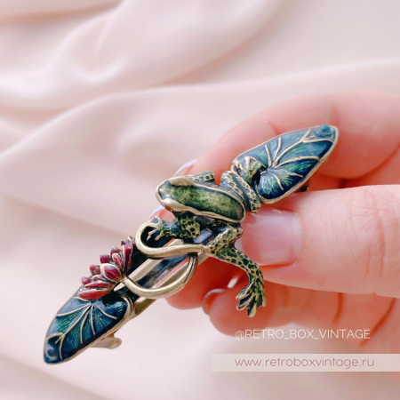 SWEET ROMANCE Заколка-автомат «Лягушка на кувшинке" SWEET ROMANCE Заколка-автомат «Лягушка на кувшинке"