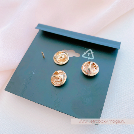 NAPIER Трио брошей-пин «Гномики с сердечками»