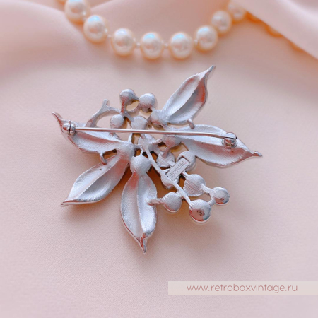 TRIFARI Брошь «Снежныя ягоды»