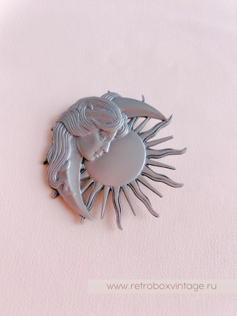 JJ / JONET JEWELRY Брошь «Девушка луна и солнце»