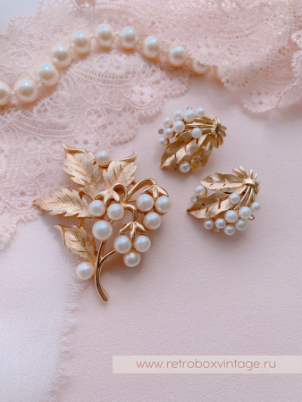TRIFARI Брошь «Жемчужная земляника»