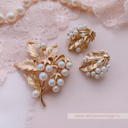 TRIFARI Брошь «Жемчужная земляника»