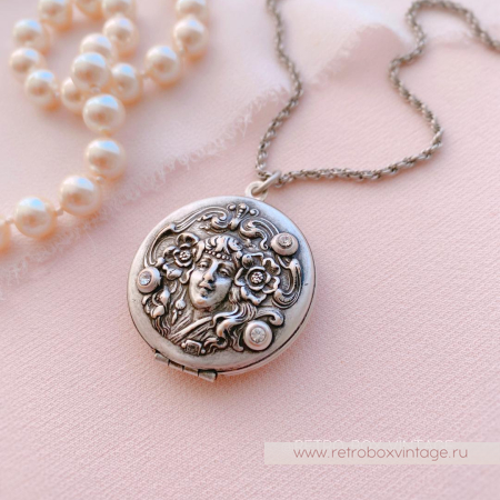 SWEET ROMANCE Кулон-локет на цепочке «Лалик: ар-нуво в серебре»