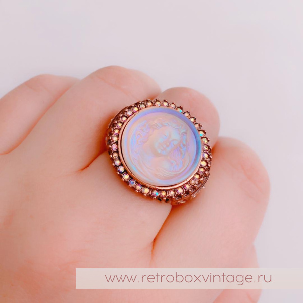 KIRKS FOLLY Кольцо «Спящий ангел: персиково-голубой в бронзе»