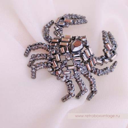 VERA WANG Брошь «Счастливый крабик»