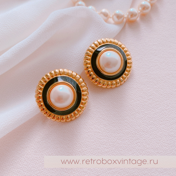 MONET Клипсы "Круглые с жемчужиной: черная эмаль в золоте"