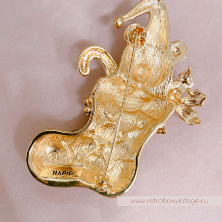 NAPIER Брошь "Мишка в новогоднем валенке"