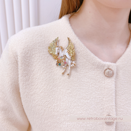 KIRKS FOLLY Брошь "Белый единорог с золотыми крыльями"