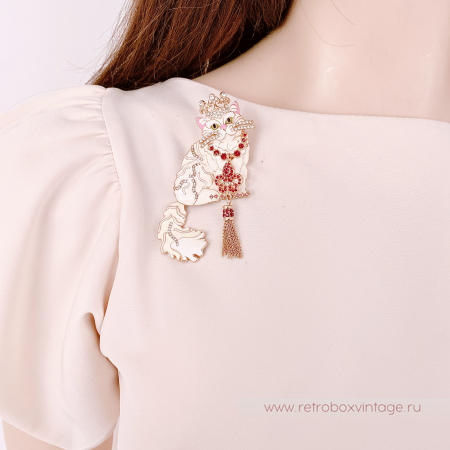 RITZY COUTURE Брошь-кулон «Белая королева кошек: золото»