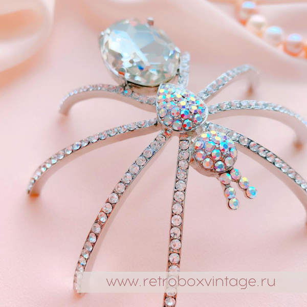 BUTTLER AND WILSON Брошь наплечная «Кристальный паучок на удачу»