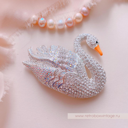 JOAN RIVERS Брошь «Белая лебедь»