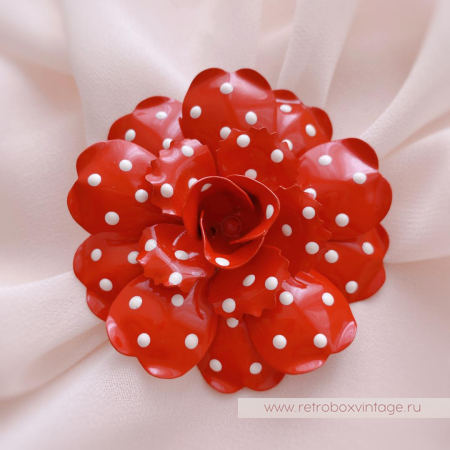 JOAN RIVERS Брошь «Красный цветок в горошек»