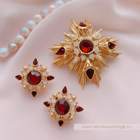 JOAN RIVERS Брошь «Мальтийский крест с гранатовыми кристаллами и жемчугом»