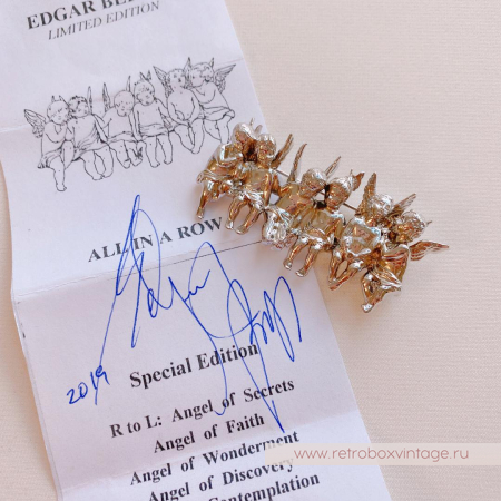 EDGAR BEREBI Брошь-пин «Шесть ангелов в ряд: серебро» EDGAR BEREBI Брошь-пин «Шесть ангелов в ряд: серебро»