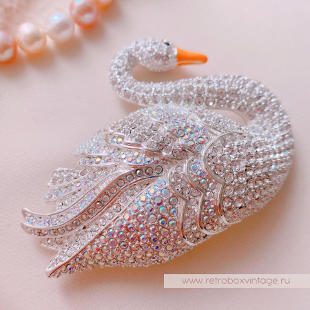 JOAN RIVERS Брошь «Белая лебедь»