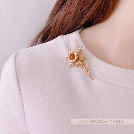 TRIFARI Брошь «Золотой нарцисс»