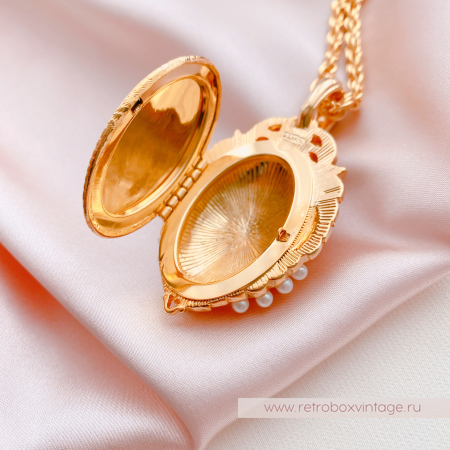 EDGAR BEREBI Кулон-локет на цепочке "Принцесса Александра" жемчужный