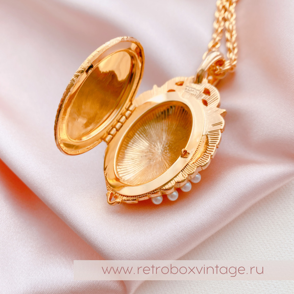 EDGAR BEREBI Кулон-локет на цепочке "Принцесса Александра" жемчужный