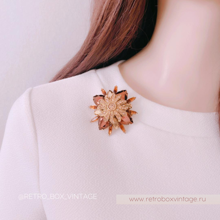 GRAZIANO Брошь «Грация» коньячный мальтийский крест