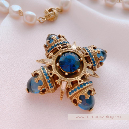 BENEDIKT N.Y. Брошь «Мальтийский крест сапфир»