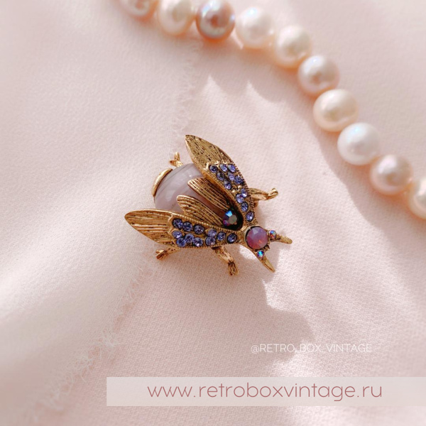 SWEET ROMANCE Трио брошей «Лавандовые пчелки: розово-аметистовые в золоте» (3 шт)