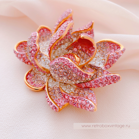 JOAN RIVERS Брошь «Розовый лотос» коллекционная