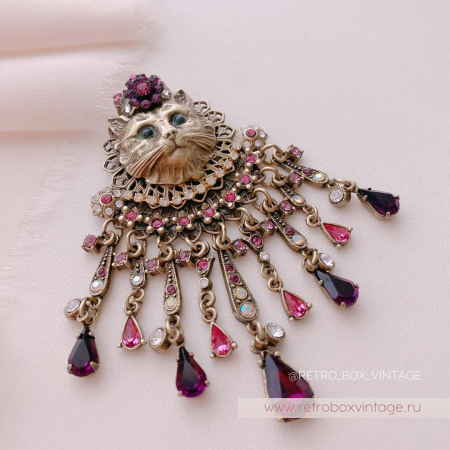 SWEET ROMANCE Брошь «Королева кошек: розово-пурпурные кристаллы»
