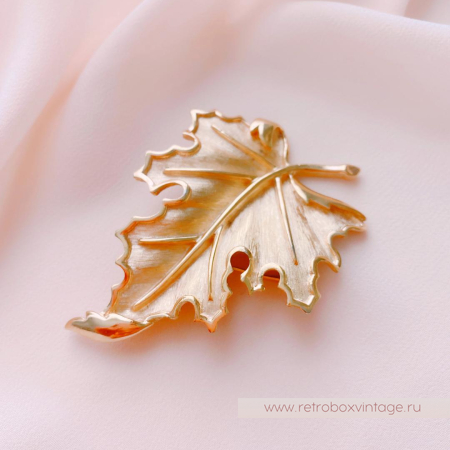 TRIFARI Брошь «Танец кленового листа: золото» TRIFARI Брошь «Танец кленового листа: золото»
