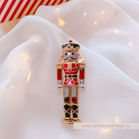 MONET Брошь «Красный щелкунчик»