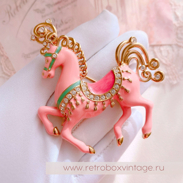 BOB MACKIE Брошь «Царская лошадь: розовая»