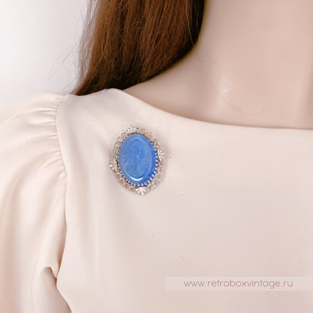 WHITING AND DAVIS Комплект «Секрет Афродиты: голубые камеи» брошь и клипсы