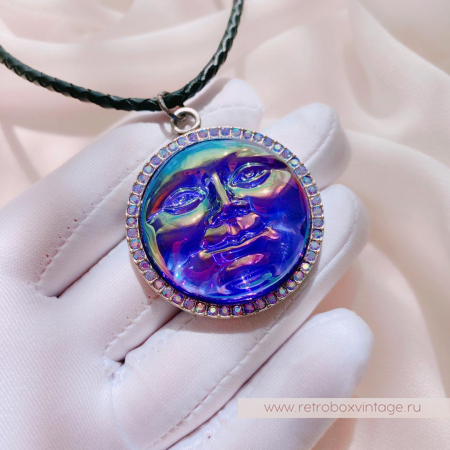 KIRKS FOLLY Кулон на кожаном шнуре «Водяная луна: фиолетовая»