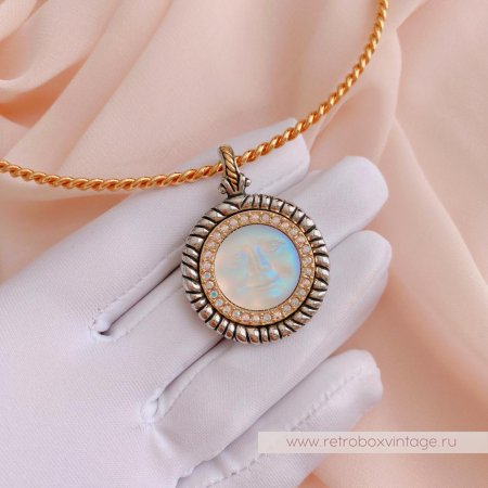 KIRKS FOLLY Кулон на гривне «Свет луны»