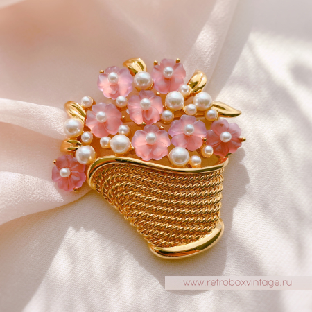 NAPIER Брошь «Корзинка с цветами и жемчужинами» NAPIER Брошь «Корзинка с цветами и жемчужинами»