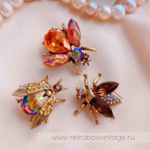 SWEET ROMANCE Трио брошей «Медовые пчелки: золотисто-коричневые в золоте» (3 шт)
