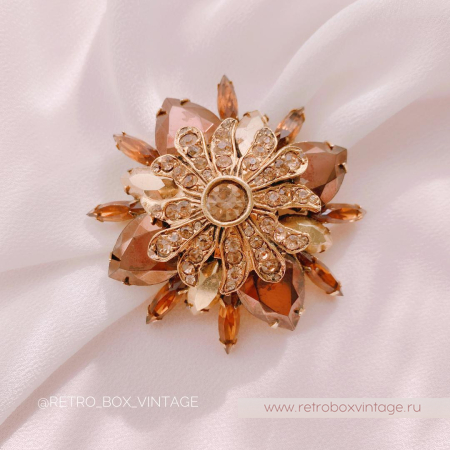 GRAZIANO Брошь «Грация» коньячный мальтийский крест