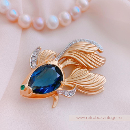 NO NAME Брошь «Золотая рыбка с синим кристаллом» NO NAME Брошь «Золотая рыбка с синим кристаллом»