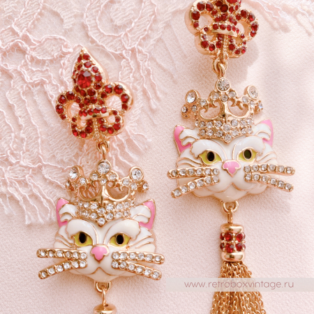 RITZY COUTURE Серьги «Белая королева кошек: золото» с кисточкой RITZY COUTURE Серьги «Белая королева кошек: золото» с кисточкой