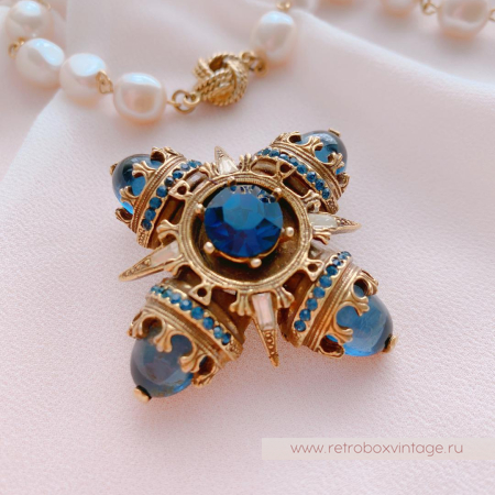 BENEDIKT N.Y. Брошь «Мальтийский крест сапфир»