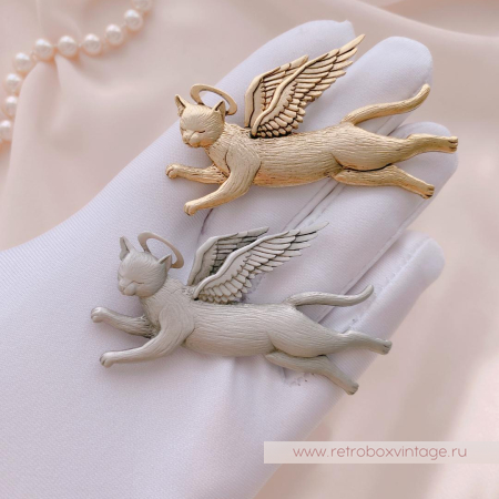 JJ / JONET JEWELRY Брошь «Котик-ангел: серебро»