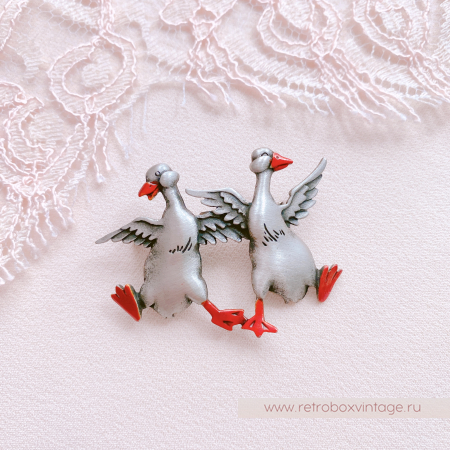 JJ / JONET JEWELRY Брошь "Два веселых гуся"