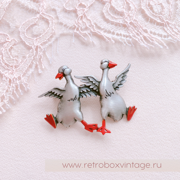 JJ / JONET JEWELRY Брошь "Два веселых гуся"