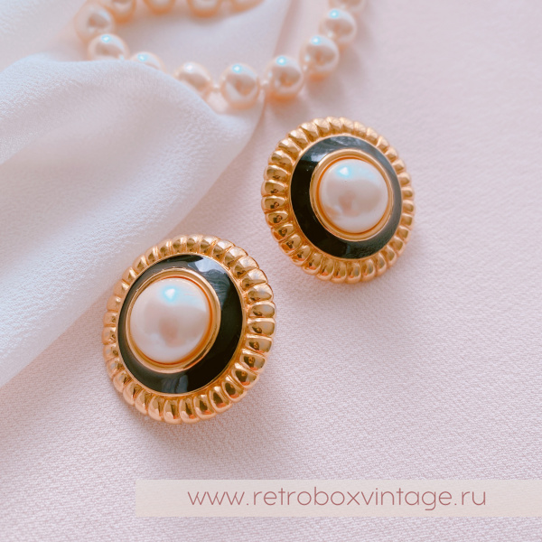 MONET Клипсы "Круглые с жемчужиной: черная эмаль в золоте"